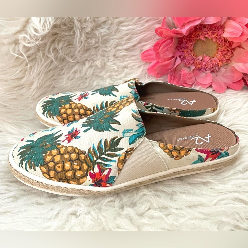 NWOT Aerosoles A2 “Have Fun” Mule Canvas Pineapples 9M